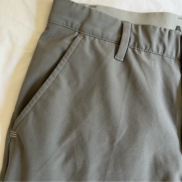 Men’s Adidas 10” Golf Shorts Gray Size 28 - Picture 2 of 10